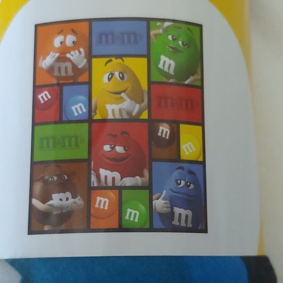 M&Ms Blanket Fleece - Picture 2 of 3